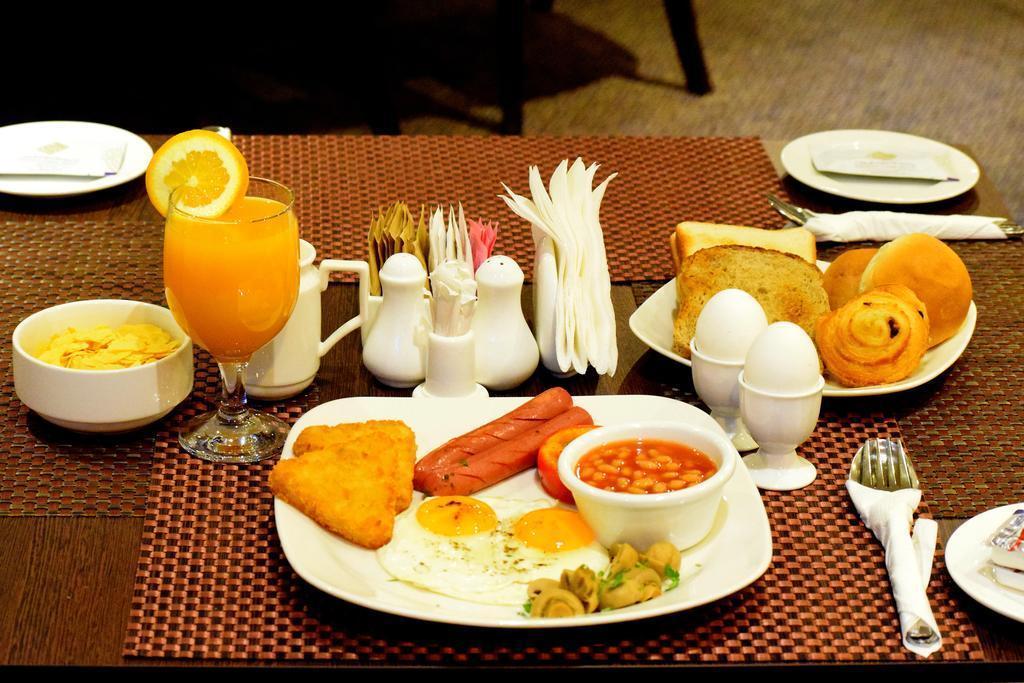 Nejoum Al Emarat 3*